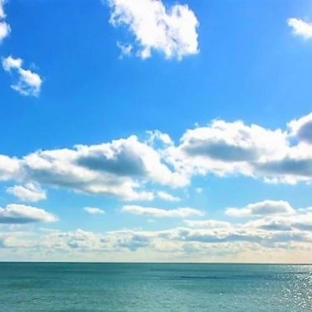 The Luxury Beach Property - Oceanbreeze Sandgate Esterno foto