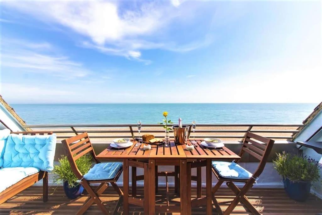 The Luxury Beach Property - Oceanbreeze Sandgate Esterno foto