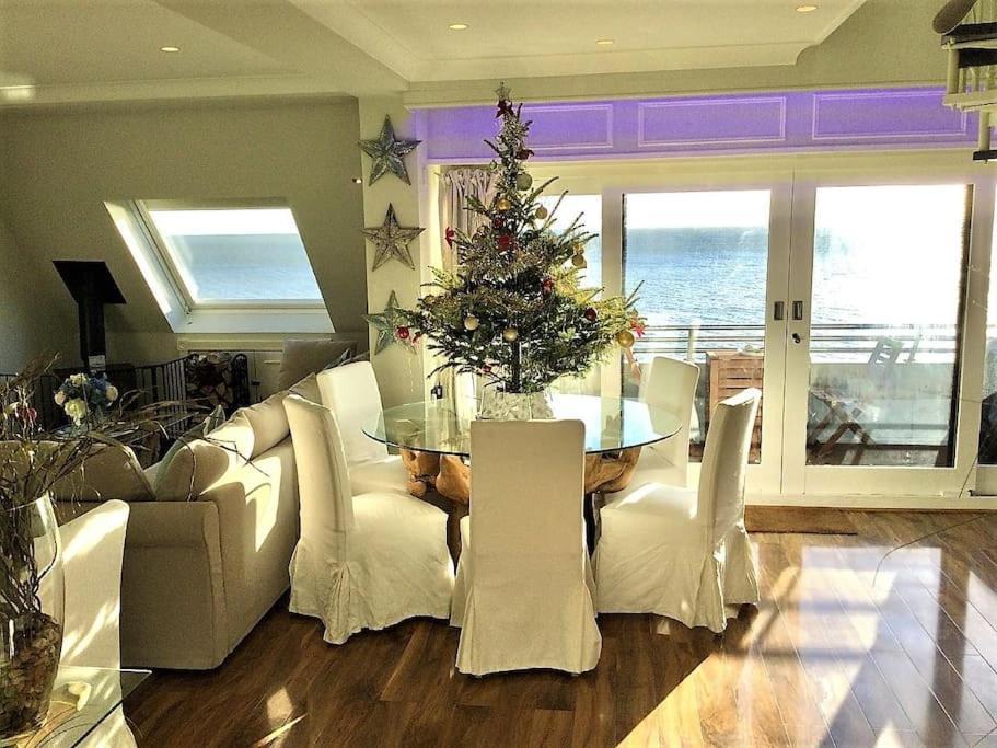 The Luxury Beach Property - Oceanbreeze Sandgate Esterno foto