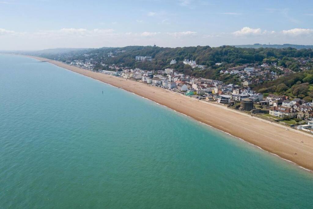 The Luxury Beach Property - Oceanbreeze Sandgate Esterno foto