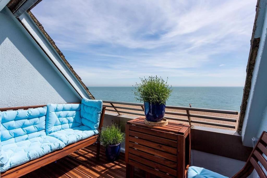 The Luxury Beach Property - Oceanbreeze Sandgate Esterno foto