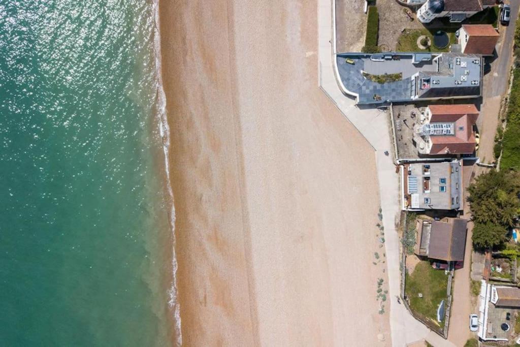The Luxury Beach Property - Oceanbreeze Sandgate Esterno foto